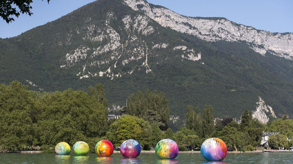 Cherchez les œuvres d'arts disséminées dans les rues d'Annecy dans la cadre de Annecy Paysages ©France Info