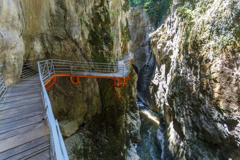 Les Gorges du Fier ont été creusées par la fonte du glacier d’Annecy il y a 20 000 ans ©Shutterstock