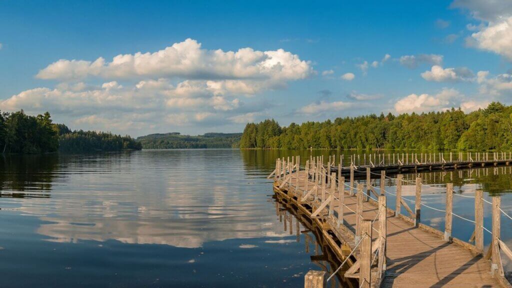 Le Lac des Settons en plein dans le Morvan ©Les Echos