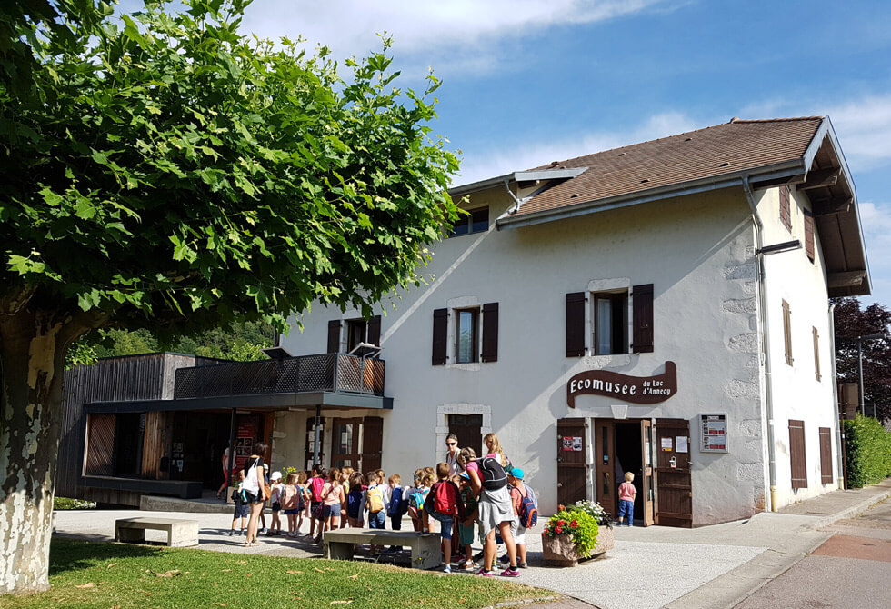 Profitez d'une visites instructive, immersive et divertissante à l'Ecomusée du Lac d'Annecy ©Lac Annecy Tourisme