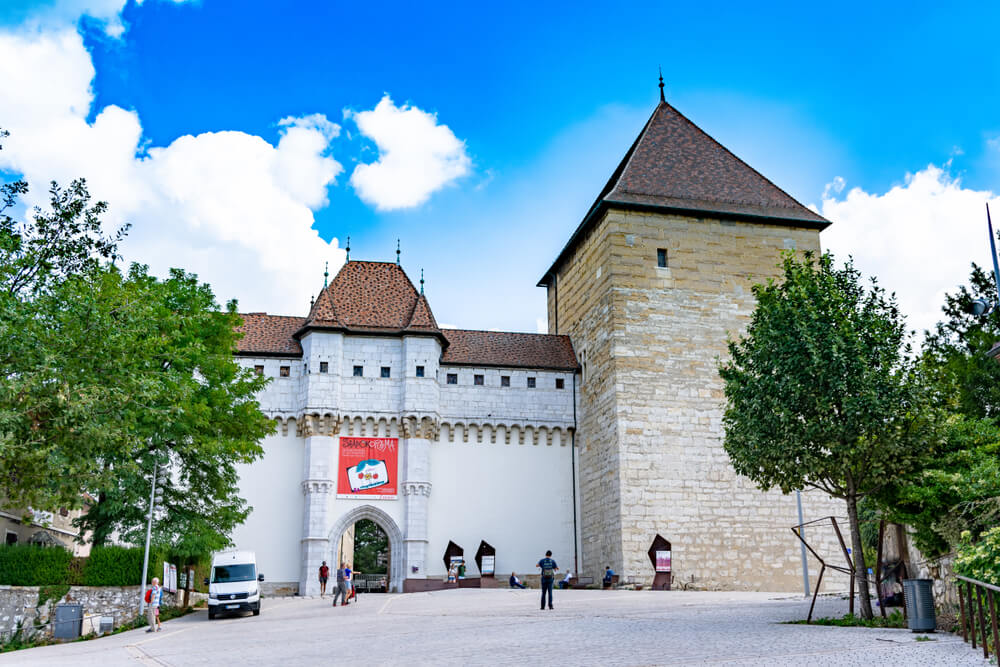 Venez découvrir le château d'Annecy et les autres monuments historiques durant le mois d'Avril ©Shutterstock