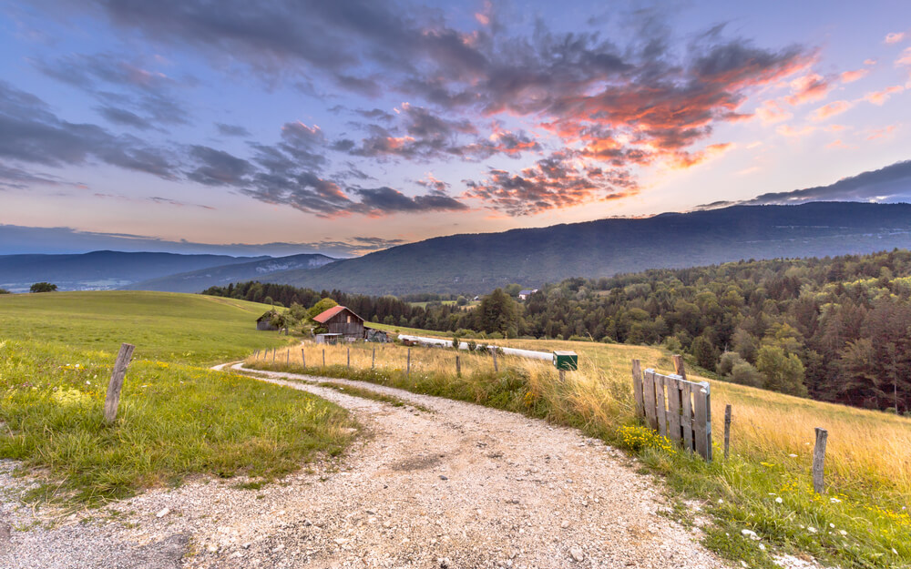 Découvrez le nature des Alpes,en mars, depuis Annecy ©Shutterstock