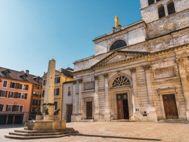 Découvrez l'histoire de la place de la Liberté à Annecy ©Shutterstock