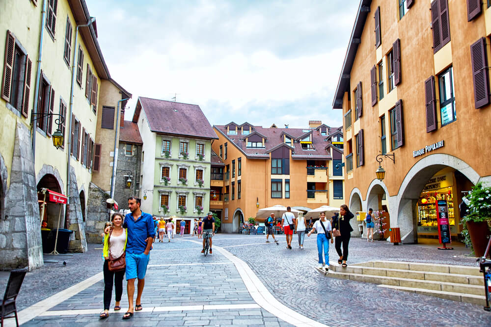 Arpentez les rue du vieil Annecy pour un voyage dans le temps ©Shutterstock 