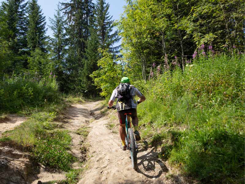 Dévalez ou montez des pentes en montagnes pendant les Gravelman Series autour d'Annecy ©Lac Annecy Congrès