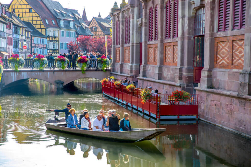 Partez à la découverte de la ville de Colmar en barque ©Colmar