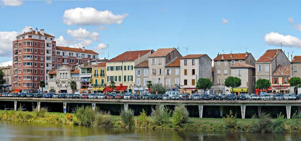 Visitez le Gard en passant par Alès ©Camping Mas de la Cam
