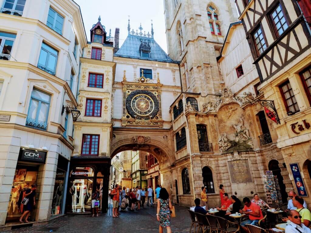 Le Gros-Horloge, l'un des monuments emblématiques de la ville de Rouen ©Reddit