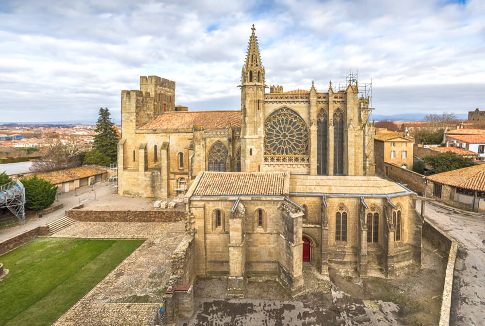 Le "Joyau de la Cité", la basilique Saint-Nazaire à Carcassonne ©Shutterstock
