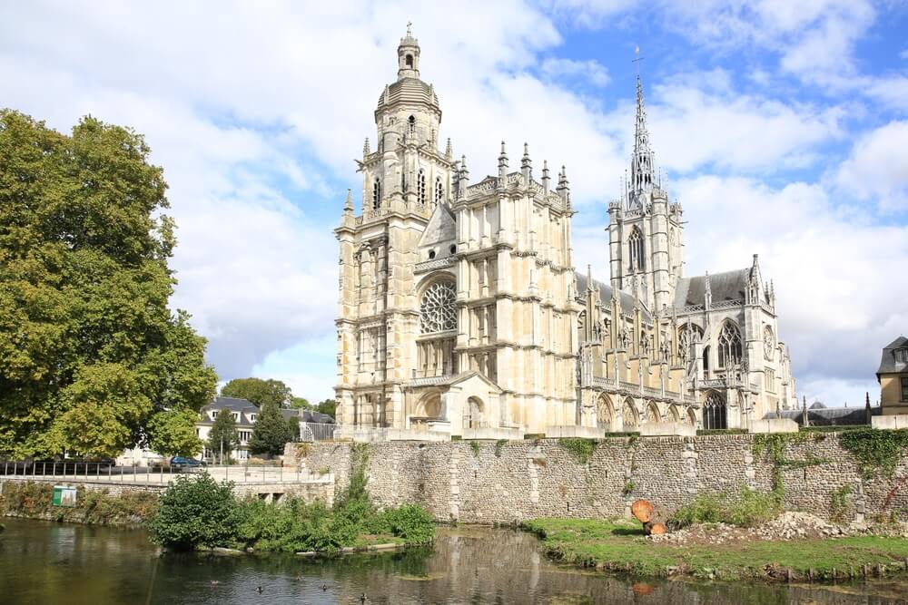 Découvrez Évreux et la Cathédrale historique Notre-Dame d'Évreux ©Shutterstock