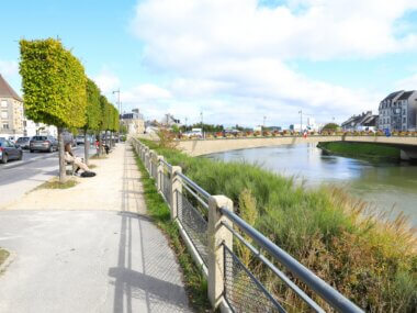 Randonnée au bord de la Marne à Château-Thierry ©Shutterstock