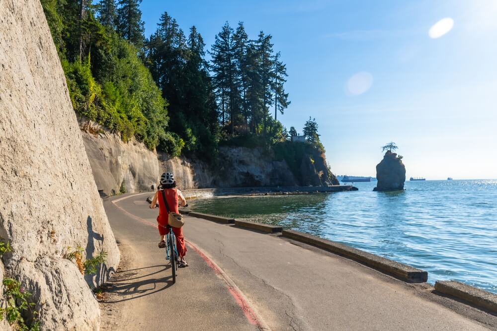 Longez la digue du parc Stanley aux abords de Vancouver ©Shutterstock