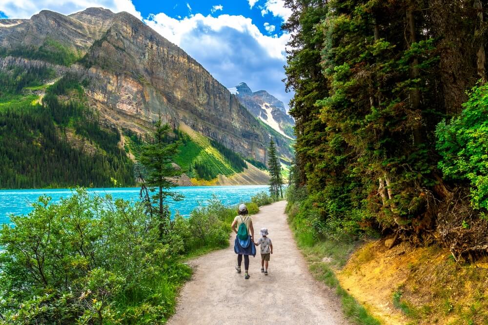 Profitez du Parc national de Banff pour faire une balade en famille ©Shutterstock