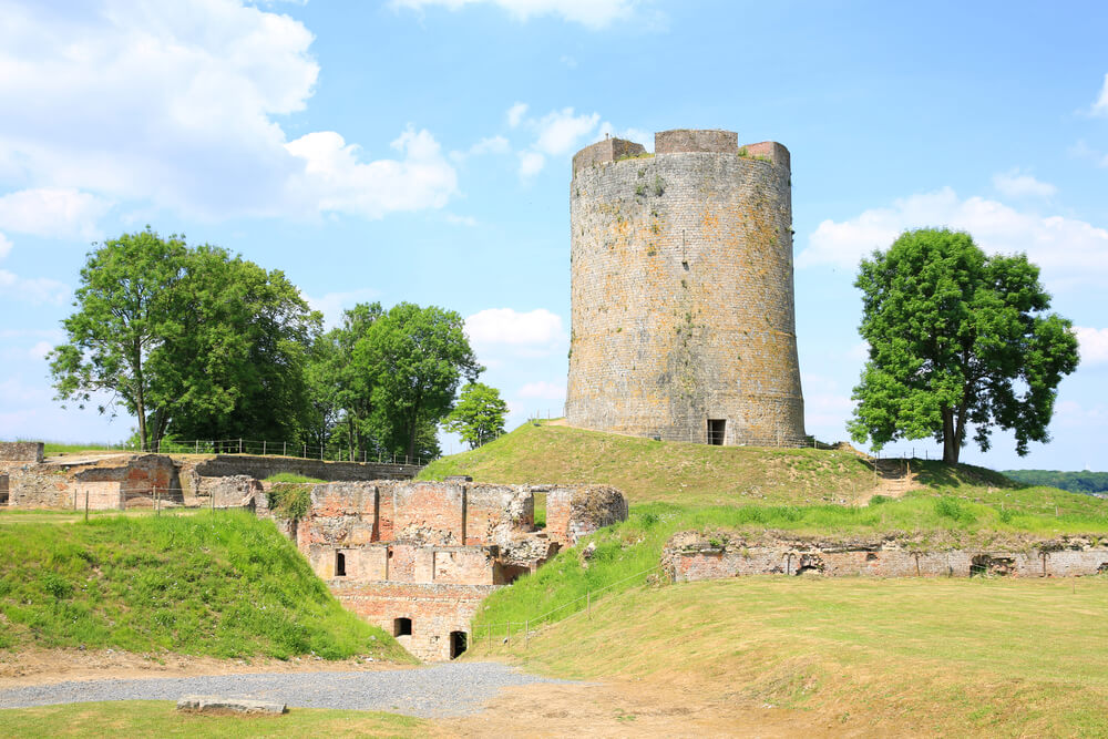 Le château-fort de Guise et ses grands espaces verts ©Shutterstock