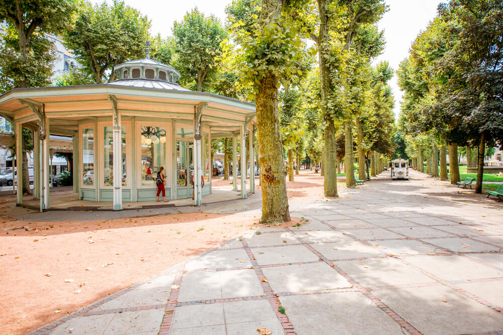 Le parc proche des thermes de Vichy ©Shutterstock