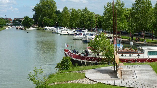 Arpentez le port de Castelsarrasin au bord de la Garonne ©France 3