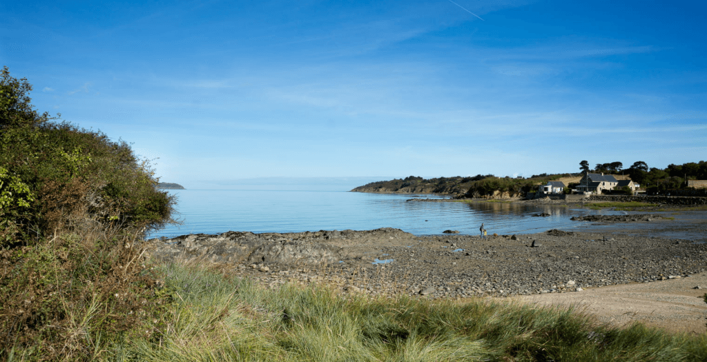 Plage de l'Hotellerie avec l'Observatoire Ornithologique © Baiedesaintbrieuc.com