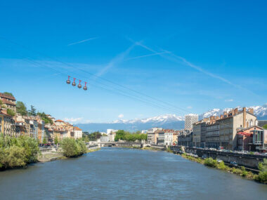 Grenoble une ville au pied des montagnes ©primeverepaysagisme.fr