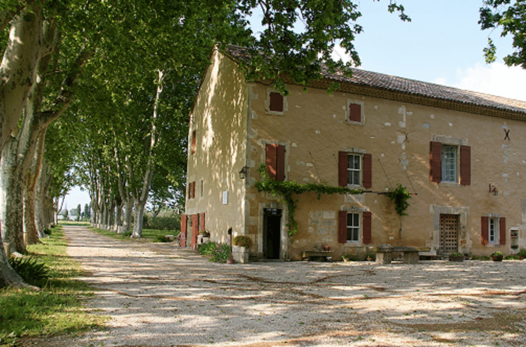 Le "Mas du Juge" l'une des 3 maisons du Musée Frédéric Mistral © Wikipédia