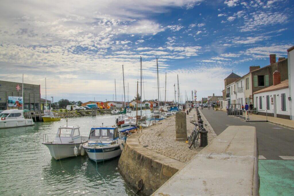 Arpentez Noirmoutier-en-l'Île avec son port ©blogs4travellers.fr
