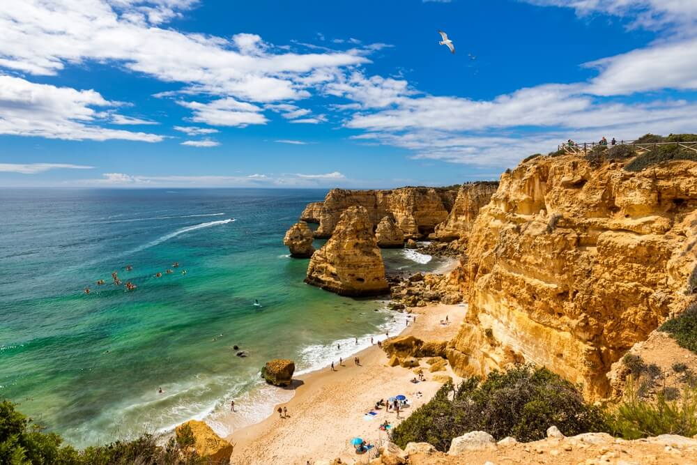 Visitez l'Algarve, ses grottes et ses plages ©Shutterstock