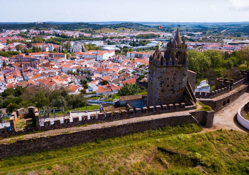 Partez à la découverte du temple romain d’Évora lors de votre séjour dans la région de l’Alentejo ©Shutterstock