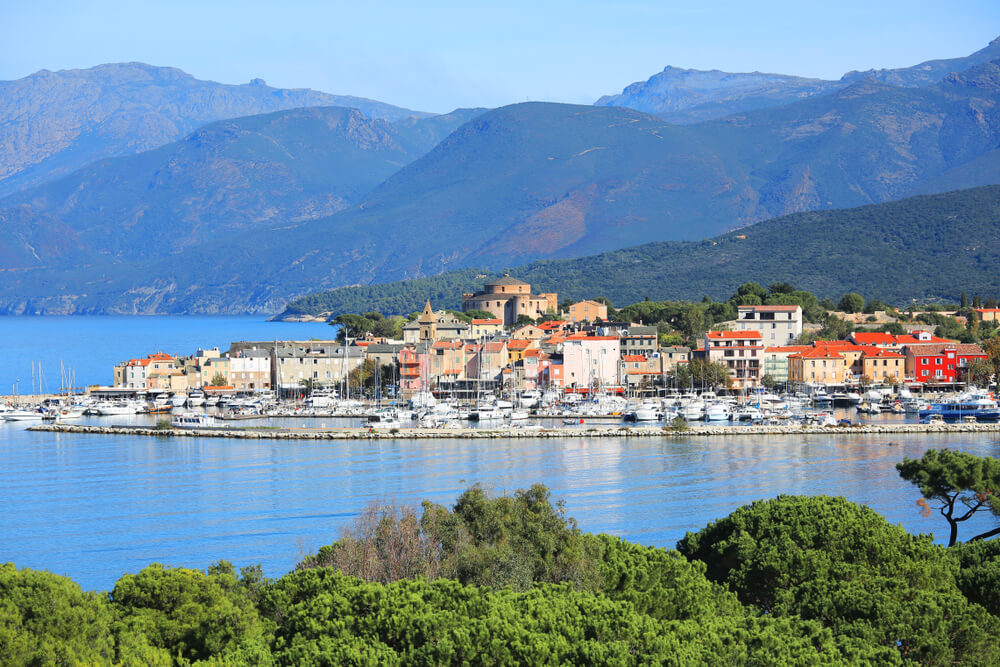 Visitez Saint Florent sur l'île de la Corse ©Shutterstock