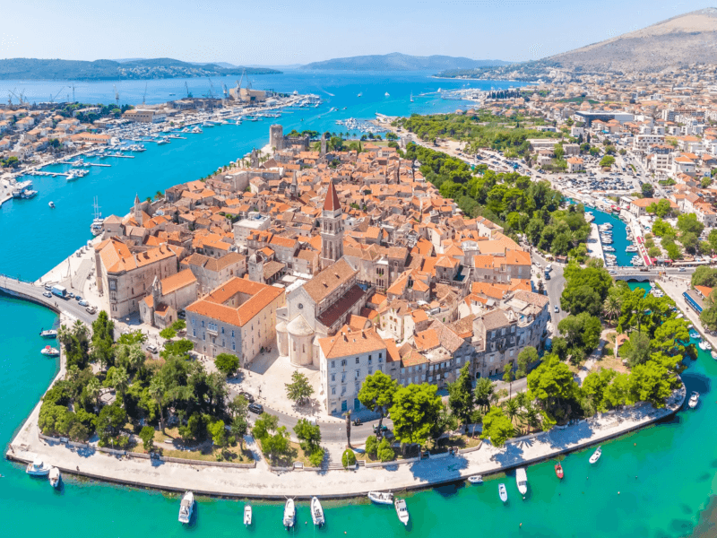 Vue aérienne sur Trogir en Croatie © Interhome