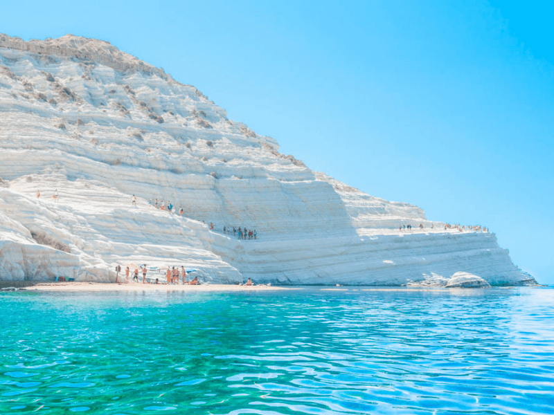Découverte de la Scala dei Turchi, une falaise située sur la côte près de Realmonte, dans la province d'Agrigente © Agrigente