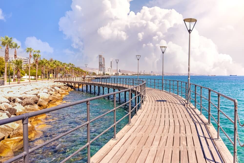 Découvrez Limassol, et la Promenade des Molos au bord de la mer ©Shutterstock 