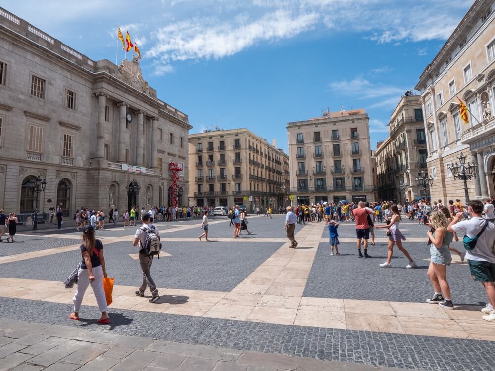 Arpentez les rues du quartier gothique de Barcelone ©Shutterstock