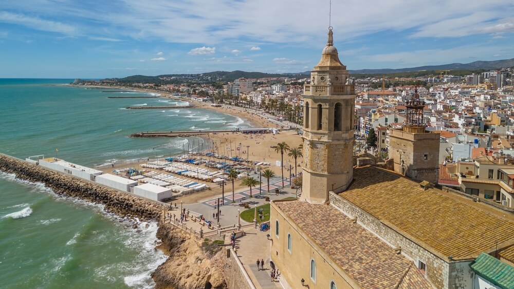 Stiges est une station balnéaire située à 30min au sud de Barcelone ©Shutterstock
