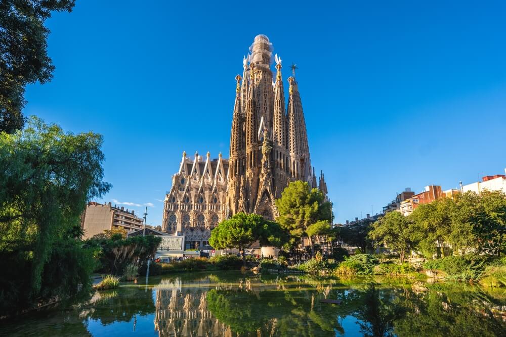 Découvrez la Sagrada Familia mélange d'art gothique et art nouveau ©Shutterstock