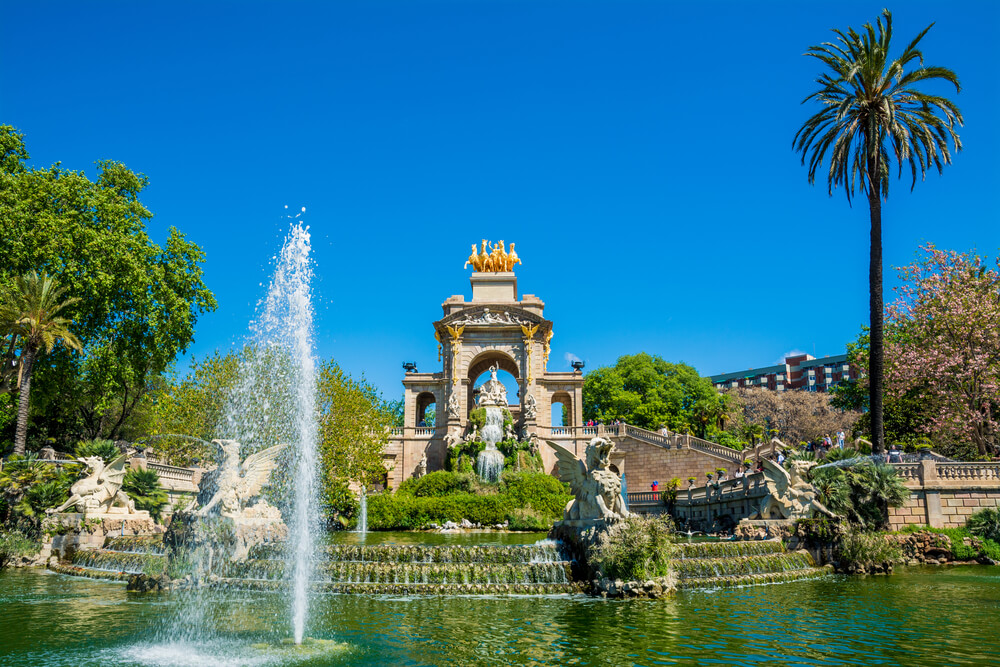 Le Parc de la Ciutadella avec sa majestueuse fontaine ©Shutterstock