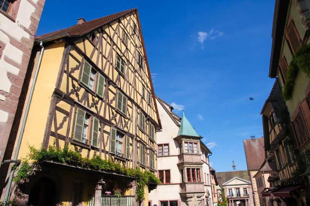 Découvrez l'immeuble de Riquewihr, une maison à colombages de 5 étages ©ViaMichelin