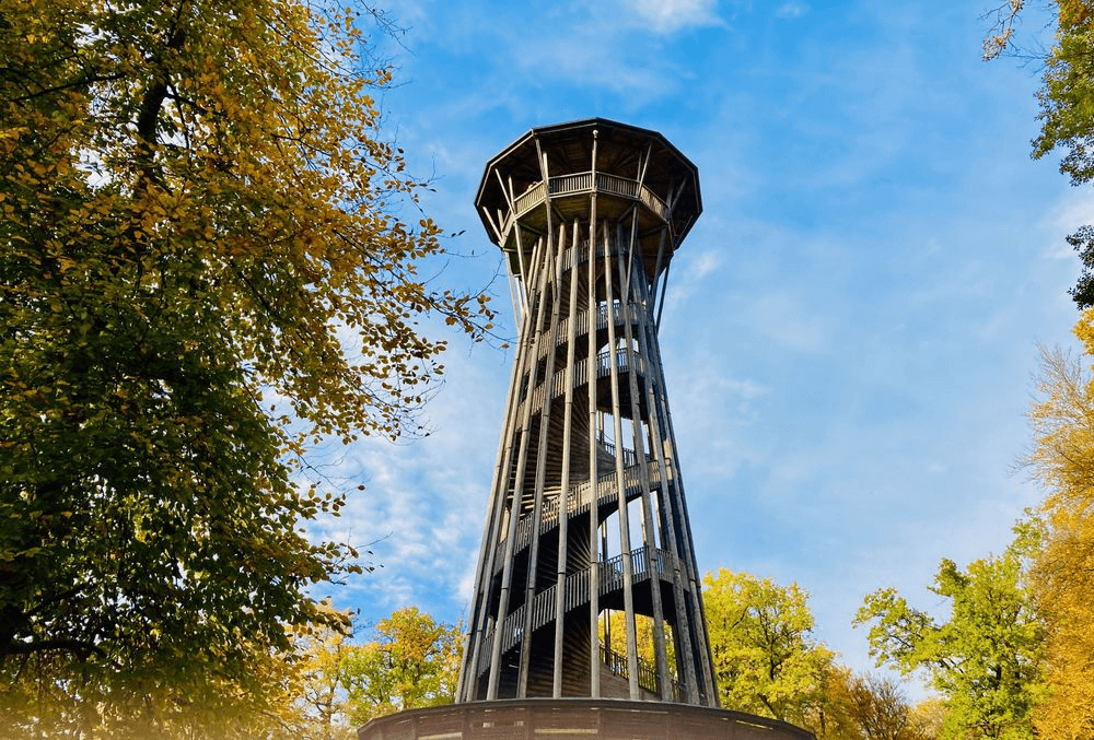la Tour de Sauvabelin est une structure en bois de 35 mètres © EasyVoyage