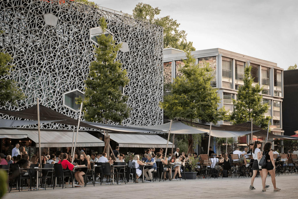 le Quartier du Flon est l'un des endroits les plus branchés de Lausanne © Lausanne Tourisme
