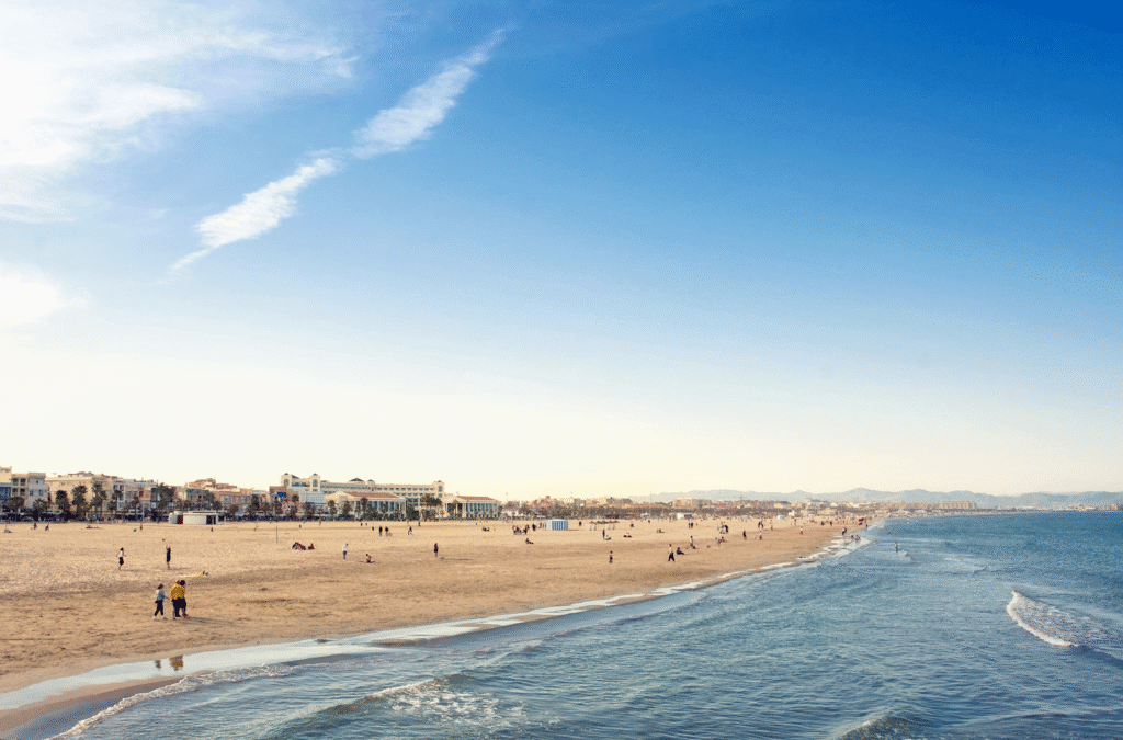 La plage de La Malvarrosa est la plus célèbre de Valence © Visit Valencia