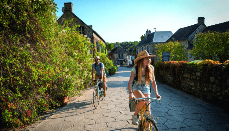 Balade à vélo à Alençon située sur la Véloscénie © Communauté Urbaine Alençon