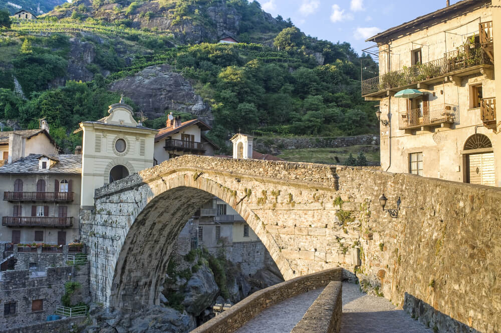 Visitez la vallée d'Aoste et le village de Pont-Saint-Martin ©Shutterstock