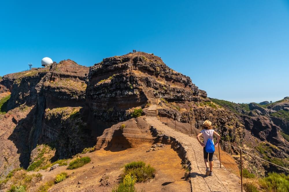 Arpentez le sentier Pico de Arieiro au au Pico Ruivo à Madère ©Shutterstock