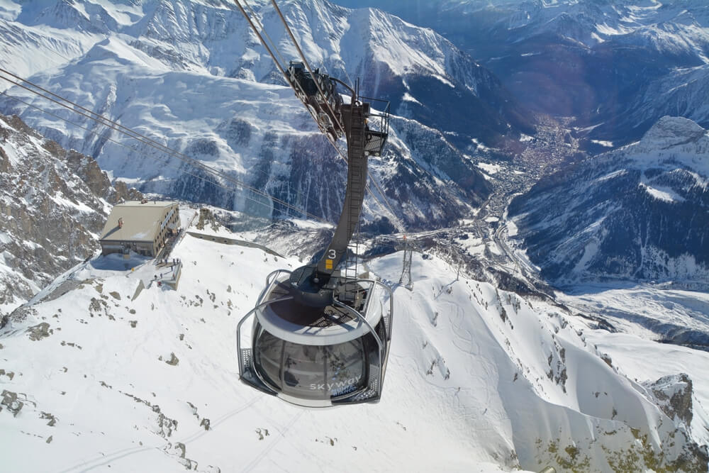 Prenez le Skyway un funiculaire de Coumayeur vers le Mont-Blanc ©Shutterstock