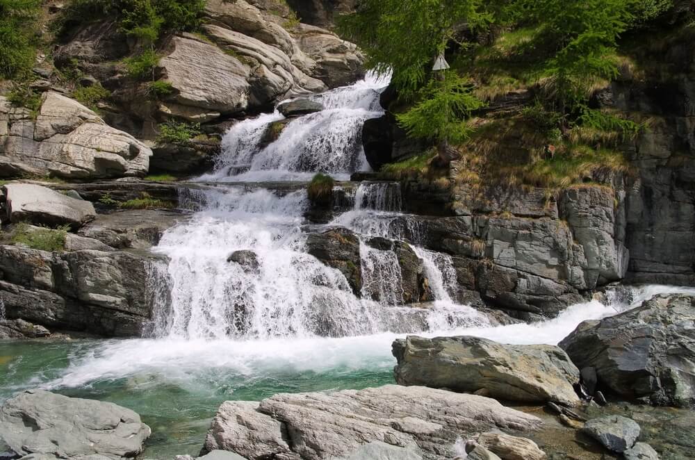La cascade de Lillaz, un spectacle au milieu d'un cadre naturel ©Shutterstock