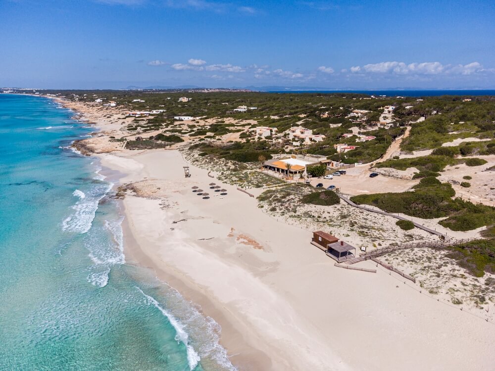 La plage de Migjorn à Formentera, proche d'Ibiza ©Shutterstock