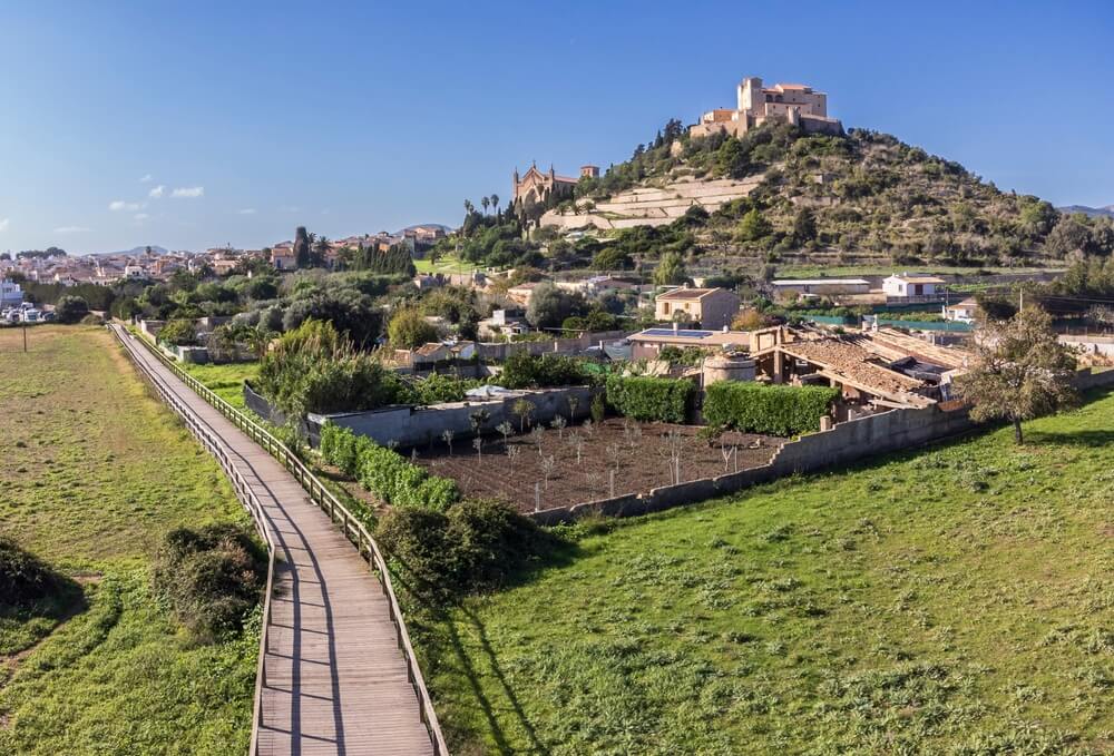 Artà, dans le nord-est de l’île, conserve un charme rural et traditionnel ©Shutterstock