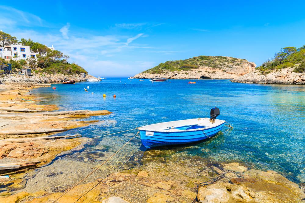 Profitez des sentiers de randonnée autour de la baie de Portinatx ©Shutterstock