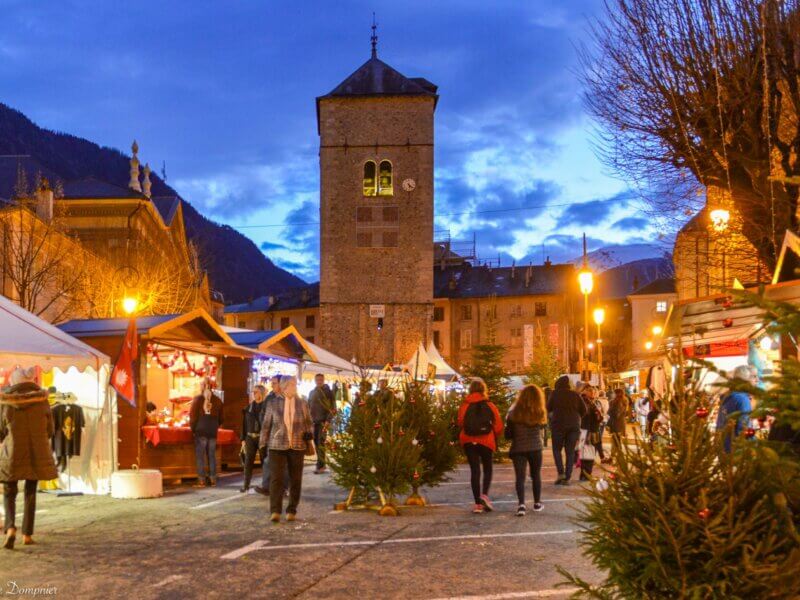 Découvrez le marché, les spectacles et les décoration de Noël à saint-Jean-de-Maurienne ©Montagnicimes