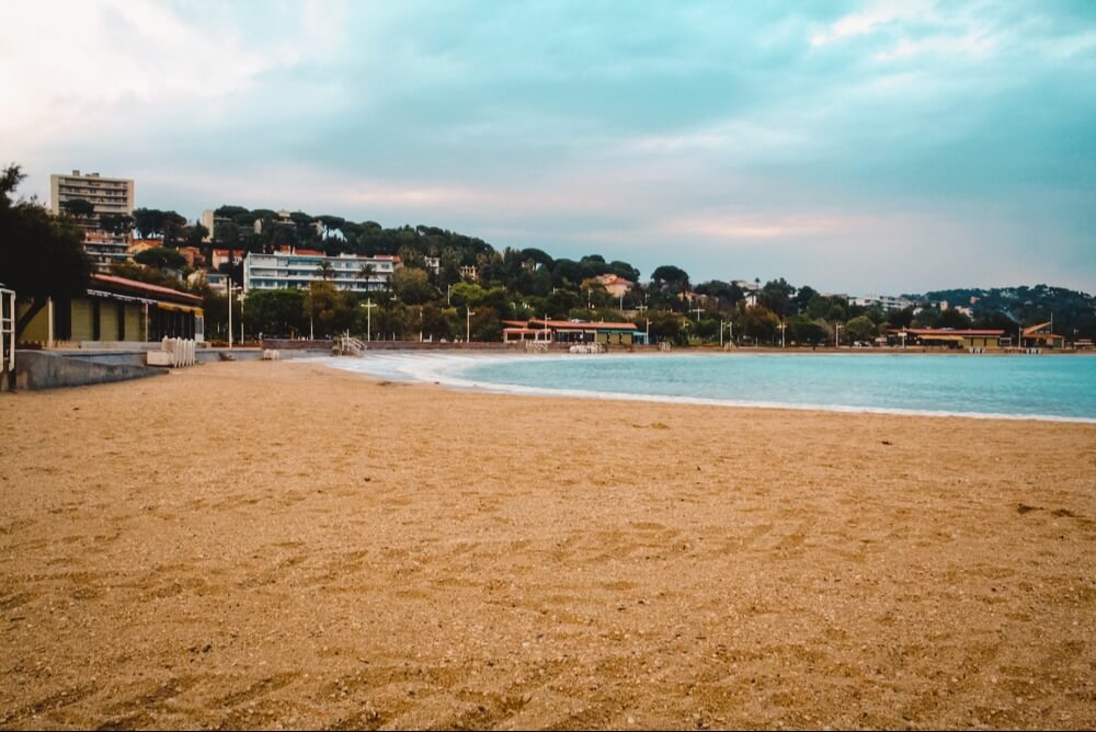 Visitez Toulon et profiter des plages de sable du Mourillon ©Shutterstock