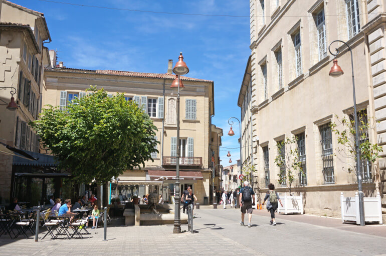 Baladez-vous dans les rues de Carpentras ©Louise Grenadine