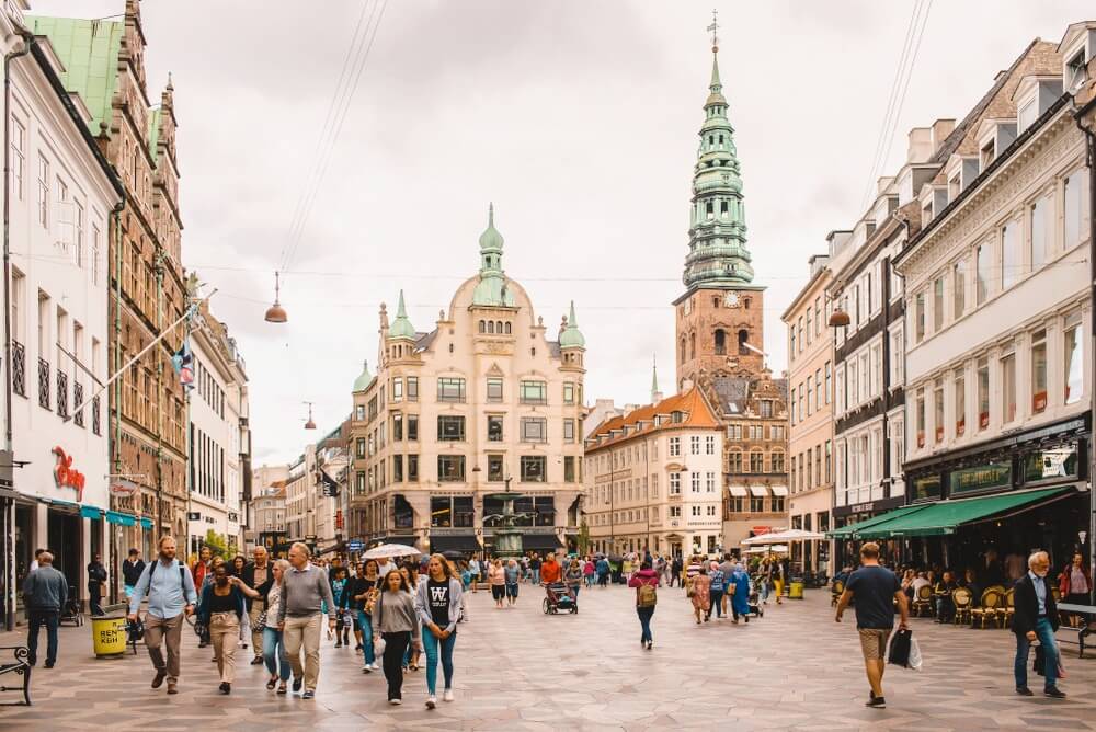 Arpentez la rue commerçante de Strøget ©Shutterstock